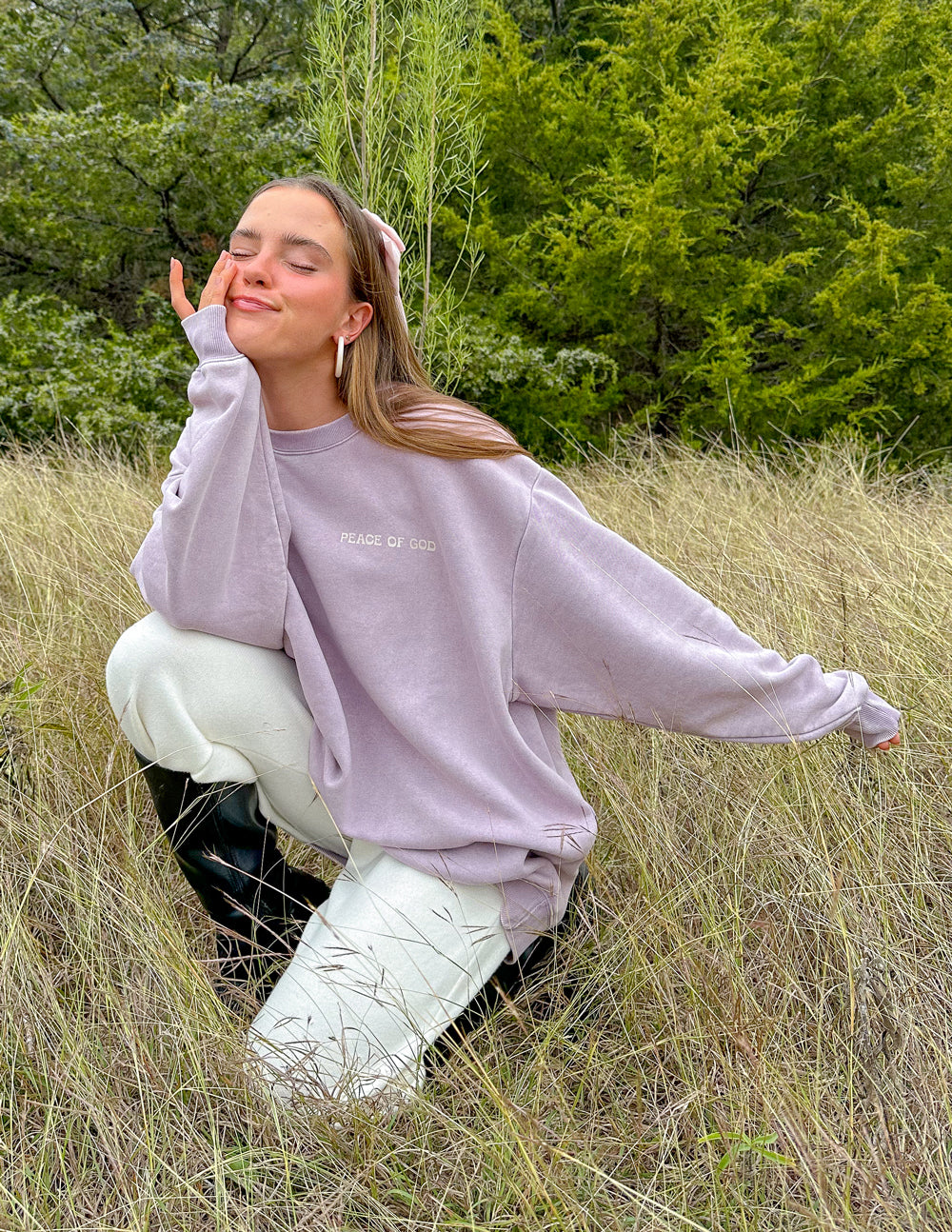 Lavender unisex crewneck sweatshirt with small chest logo and extended sleeves