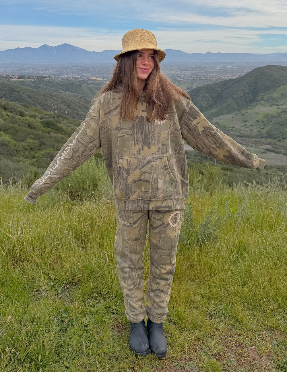 Unisex camouflage hoodie with hood and circular graphic on chest