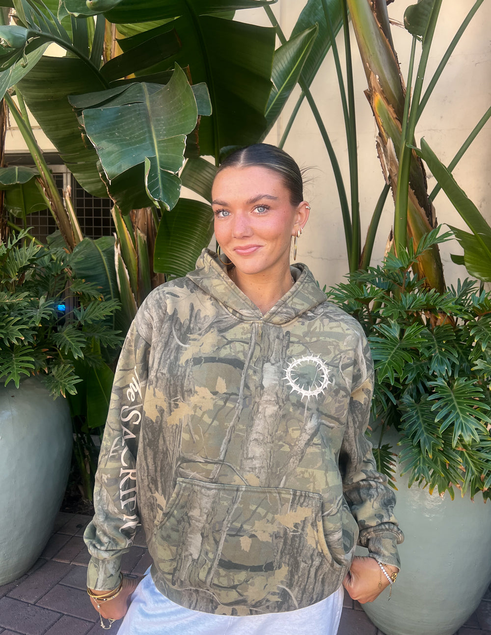 Unisex camo hoodie with hood and front circular logo print