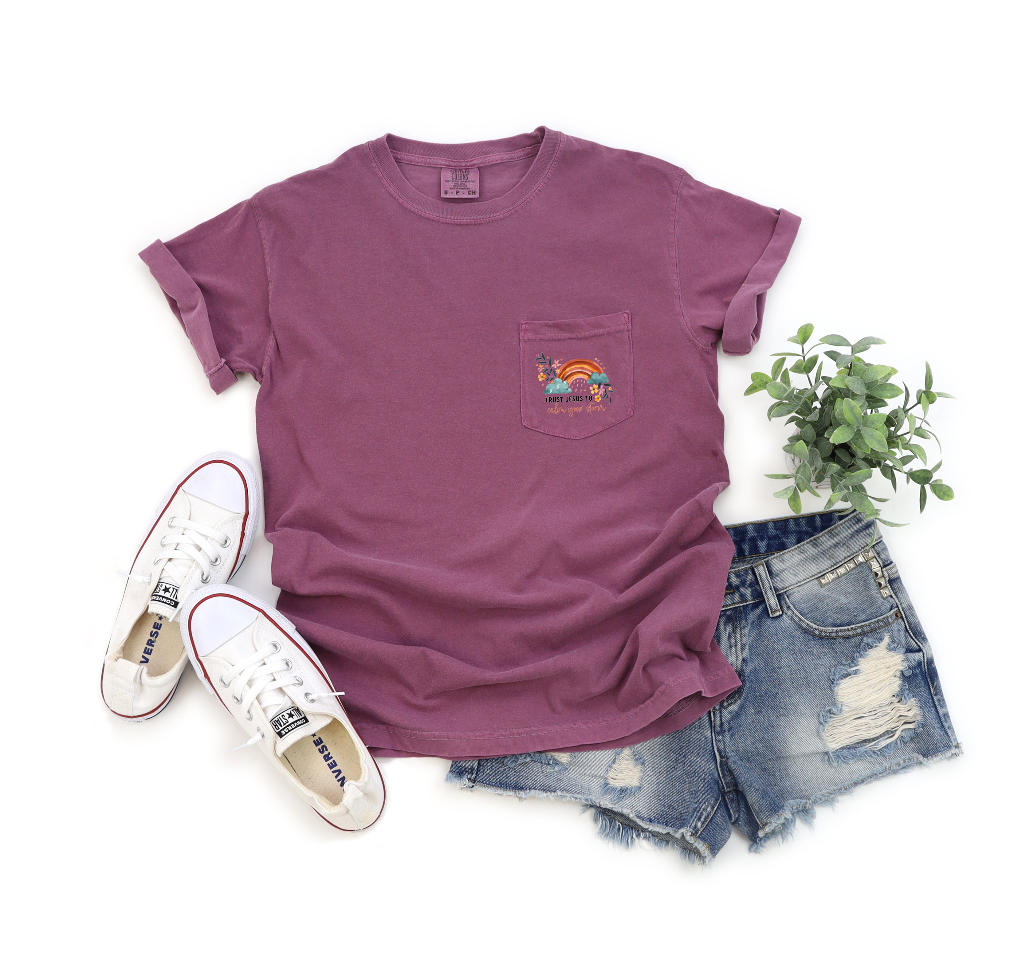 Purple pocket T-shirt with small chest graphic and crew neckline