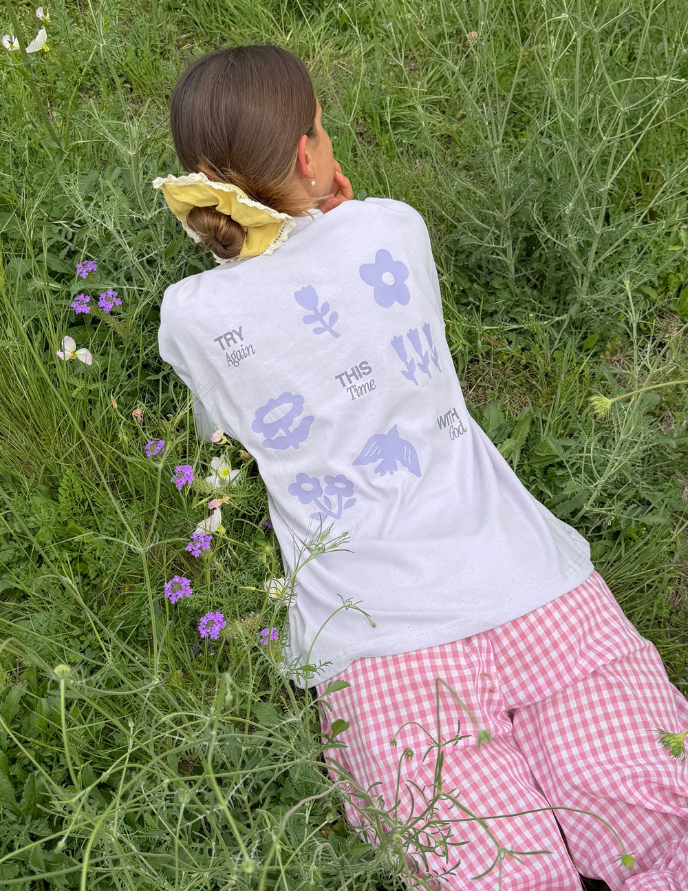 Light lavender unisex T-shirt, back print with flower symbols and text