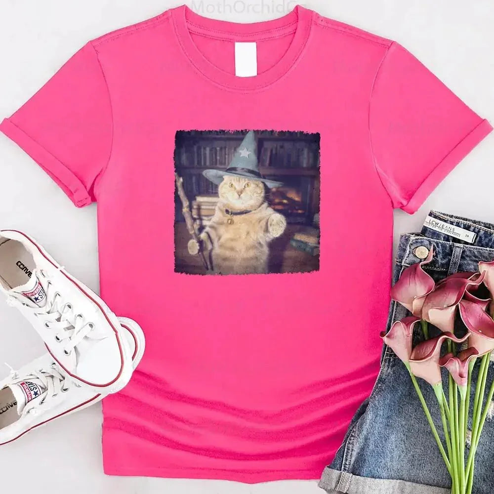 Pink short-sleeve Halloween cat graphic T-shirt with wizard hat square print