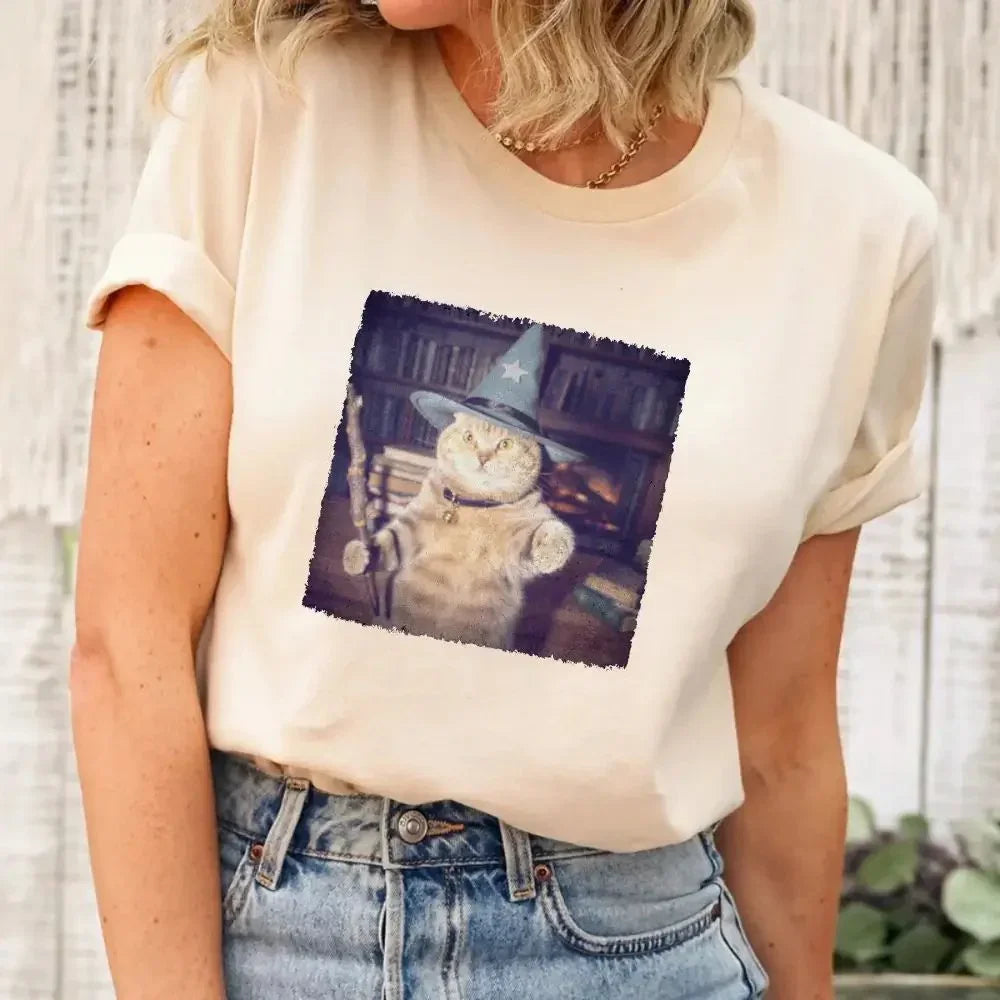 Cream short-sleeve Halloween cat graphic T-shirt with wizard hat square print