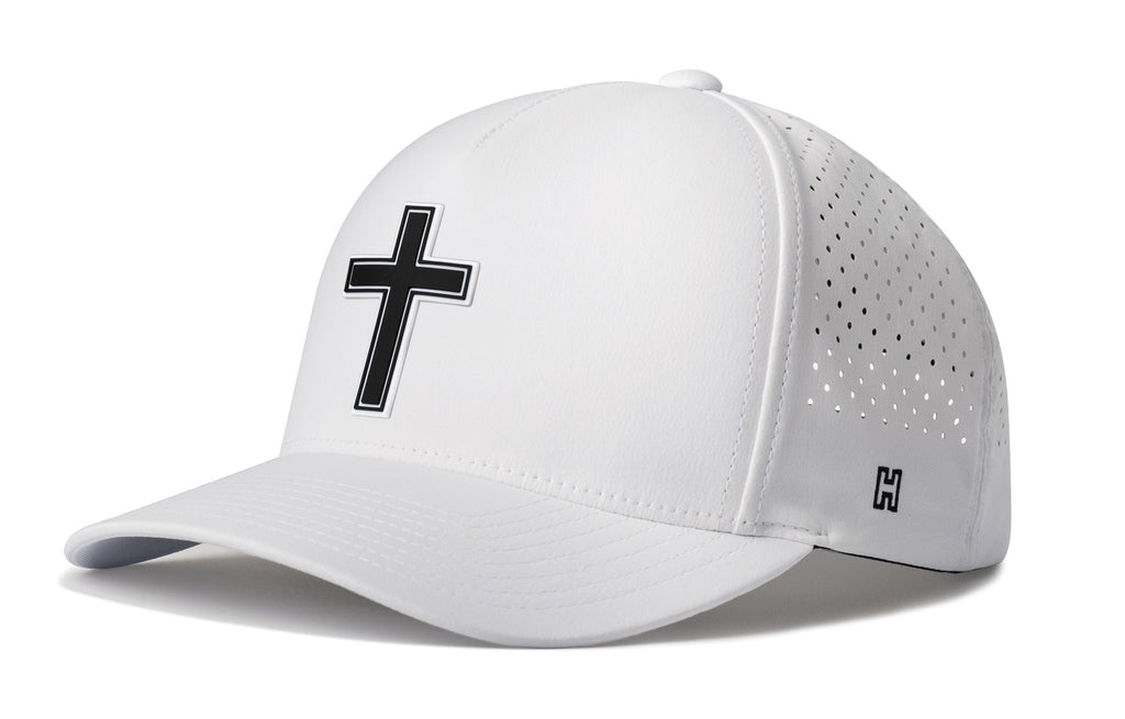 White 5-panel hat with cross emblem, perforated sides, snapback strap