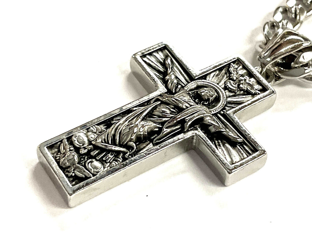 Antiqued silver crucifix pendant with Jesus figure and ornate border, box chain