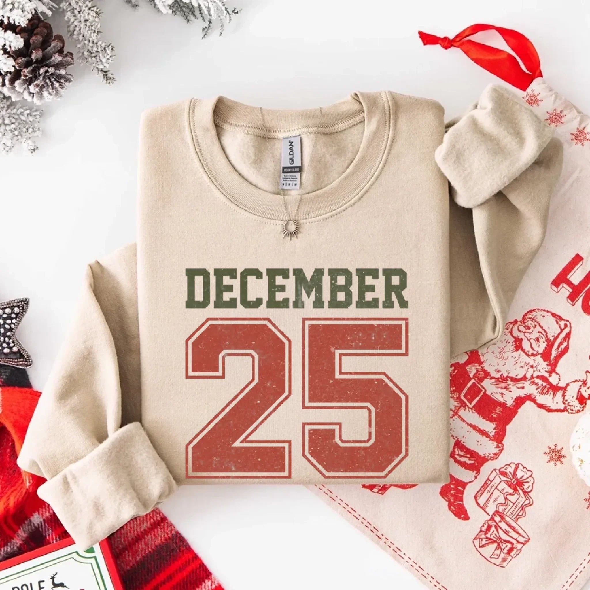 Beige crewneck sweatshirt with retro 'DECEMBER 25' front print, long sleeves
