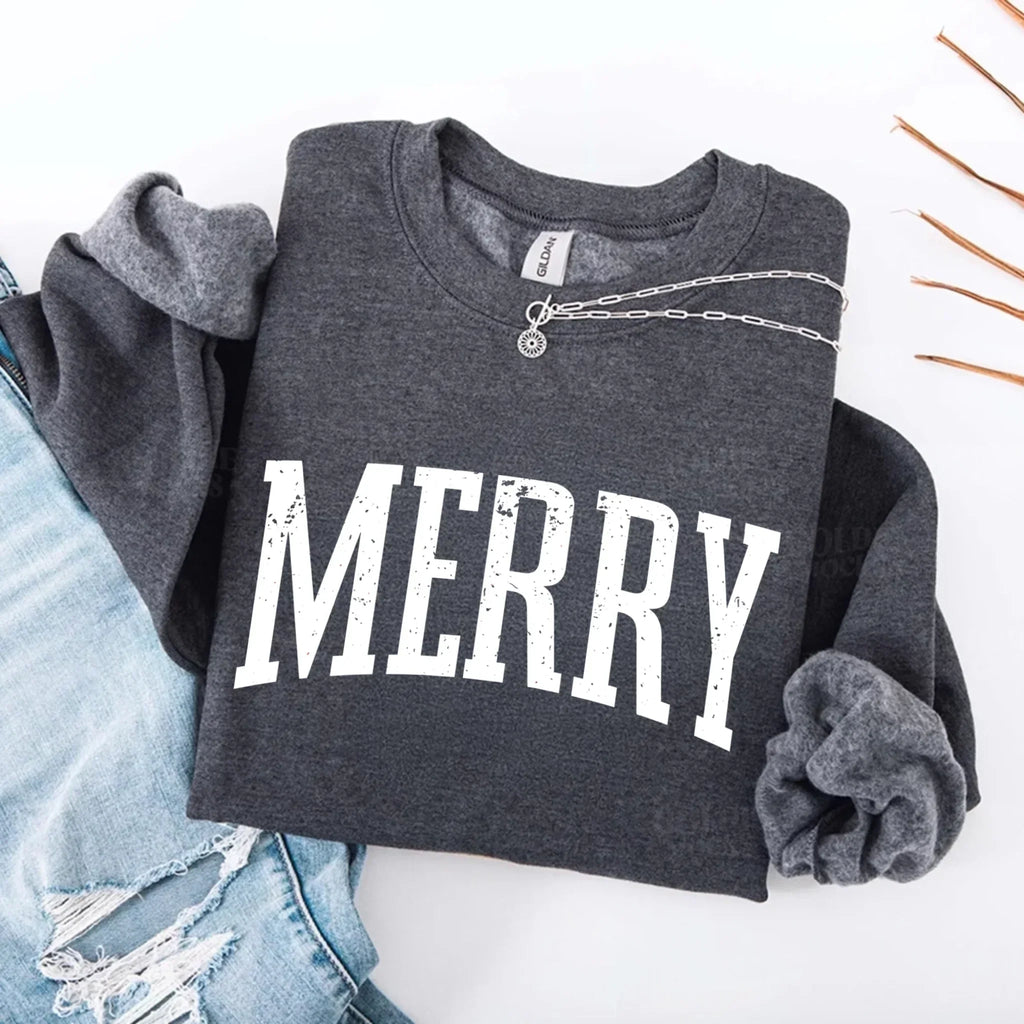 Women’s holiday sweatshirt, dark grey, "MERRY" print with chain charm