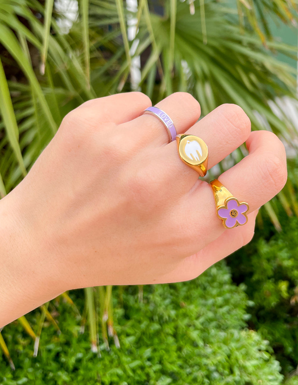 Gold-tone enamel dove motif ring, oval white face