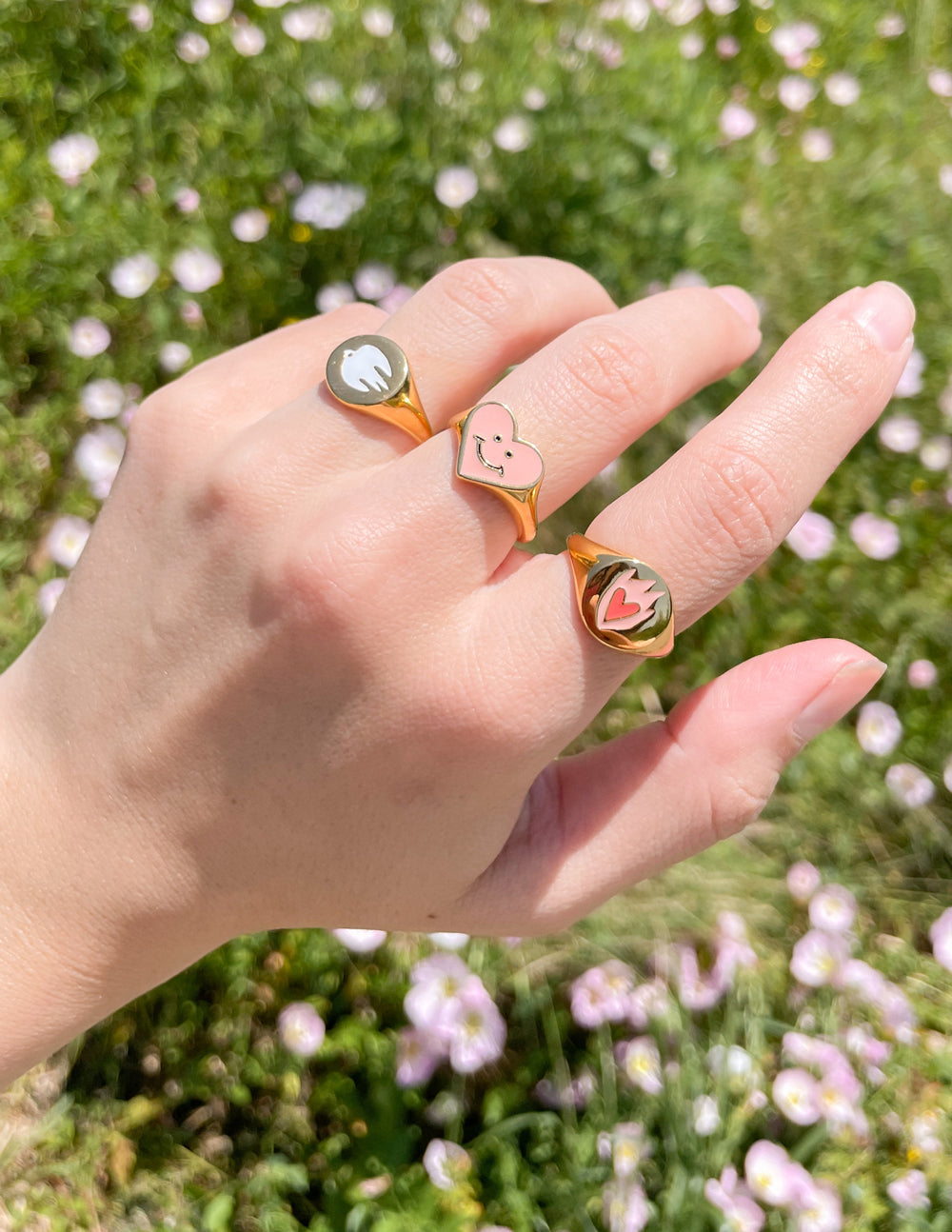 Gold-tone enamel dove motif ring, circular face